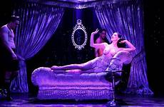 dita von teese nude topless sexy burlesque show goddess ditavonteese twitter thefappening aznude