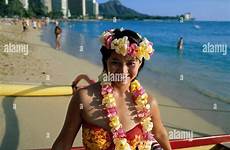 beach hawaii hawaiian waikiki girl honolulu holiday head diamond alamy diamomd leis wearing america