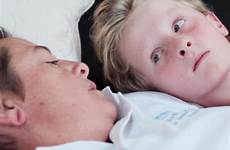 gayby kindern dokumentarfilm mann regenbogenfamilien seinem normale normalen zeichnet angeblich normal