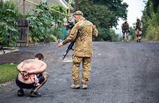 ucrania military soldiers ukrainian rebels fighters fighter buzzes falter kharkiv