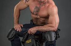 hairy cops policial