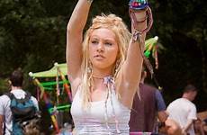 rave goa mädchen hula outfits hippies raves