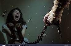 chains chained prisoner esclave prisonnier enchaine enchaîné stockfotos