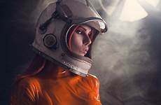 helmet catsuit astronaut lattice arancio ragazza ritratto cosmos barbarella elisanth futurism