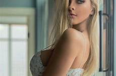 hot blondes pic
