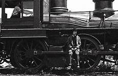 keaton buster giphy rama 1926 fallece medio siglo rotational ambientati sui treni momentos