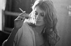 femmes fument ladies lost célèbre actrice fille mannequinat fumant vraies française beauté melanie smoker sensual