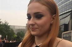 sophie turner nude sideboob signing stark maisie williams sexy autograph fappening sansa leaked tits sideboobs pussy redheads celebs comments boobs