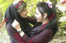 hijab kissing lesbians