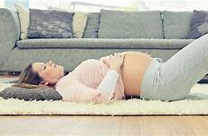 schwanger schwangere bauch nacktem befinden bayern liegt