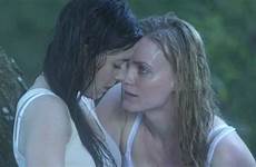 lesbian hot kiss kyss mig romance movie amor movies lgbt kisses kissing gif lesbians tix north