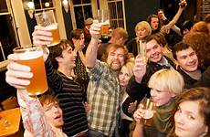 pubs booze celebrating toasted