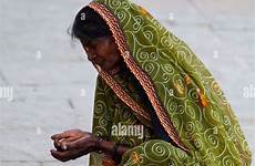 begging varanasi ghats
