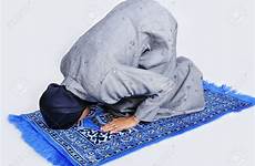 praying muslims islamic moslimvrouw jonge bidden manfaat dhuha sholat ternyata utama seruni allah hijab