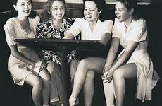 vintage 1940s girlfriends darrell girls retro fashion jeanne 1940 girl friends cute mode se dorothy outfits skönhet socks beauty tumblr