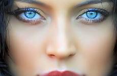 olhos azuis pessoas negra