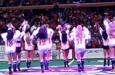 cheerleader malfunction crowd