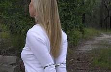 blonde outdoor tied bound gefesselt handschellen im draußen freien besuchen steel park just