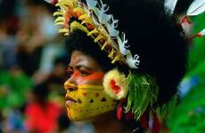 guinea papua native tribes bare hagen photoshelter headdress