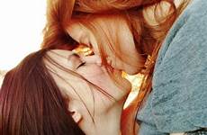 lesbian lesben kissing beijo lesbische namorados lésbicas lésbico kuss amzn küssend ruiva