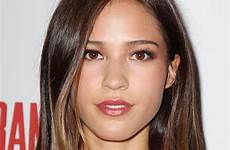 kelsey asbille chow wind river jeremy sails renner hottest thriller hot native american beauty us4 saved 12thblog loading stars female
