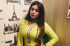 bangladeshi influencer instagarm kolkata saree lehenga sari