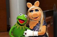 piggy kermit miss frog muppets muppet show sexy popsugar twitter breakup awards disney reactions brooklyn museum responses placido sings duet