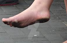 soles barefootgirls1