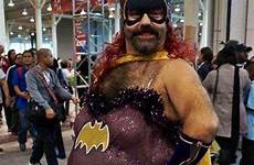 strange batgirl piadas estúpidas cosplays amused slightly disturbed bearded