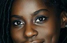 skinned beauties dimples negras nere belleza africane africana scura ragazze stupendi splendidi occhi crafts724