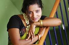 aunty saree navel grade kerala mallu hot actress indian aunties sexy south sex nave real life young servant film wife
