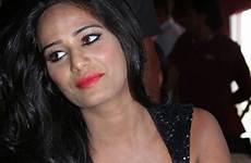 pandey poonam cleavage deep hot indian actress