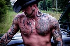 cowboy pierced cowboys tattooed piercings inked sleeves hotties tatuati uomini umm hump hottie