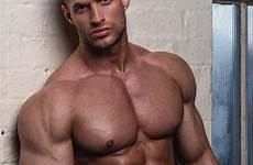 hunks bodybuilding uomini muscolosi physique fat wearing muscoli