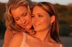 annabelle lesbian gaidry romantic amando pasan alguien autostraddle bisexual vodkaster fangirl romance