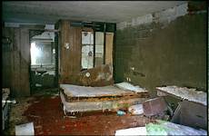 motel vieze hotelkamer disgusting abandoned decaying welt slapen anus nooit schlimmsten sickchirpse