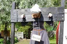 pillory stocks pillories medievale punishment babesinthewood salvato tibool