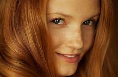 freckles redheads modieus samenstelling emotive fashionable wavy arty portret gouden stijl folie
