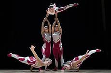 acrobatic acrobats troupe cirque