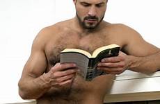 arpad miklos libro leyendo desnudos