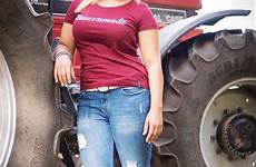 country girl sexy big farm girls women hot trucks redneck jeans cowgirl tractors farmer thick trucker bare ladies tracteurs farmall