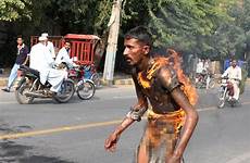 fire protest pakistani man himself pakistan set streets setting multan taxman against shocking city flames ahmed through after suffered injuries