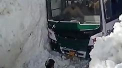 HRTC bus struggling at Rohtang pass... - Mystery Of Himalayas