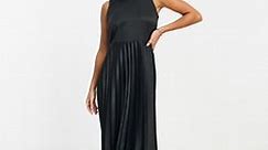 Closet London Petite – Czarna plisowana sukienka midi z zabudowanym dekoltem | ASOS