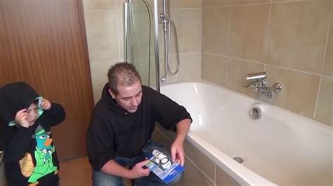 Loch in einer Acryl Badewanne reparieren | DIY - YouTube