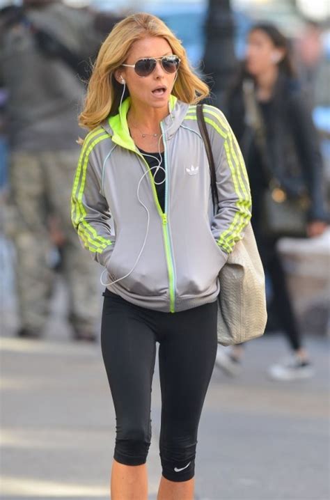 Cuckolding video stranger touching my woman. Kelly Ripa Going to a Gym -05 - GotCeleb