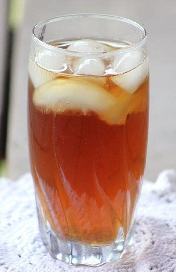 I can't remember the first time i started drinking sweet iced tea, but i'm pretty sure it was soon after i came into this world. Sweet Southern Iced Tea | Recipe | Sweet tea recipes, Tea ...