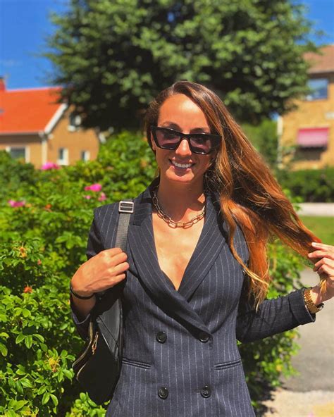 Den svenska stjärnan har förlängt kontraktet över nästa säsong. Kosovare Asllani : Real Madrid S Women S Side Sign Sweden ...