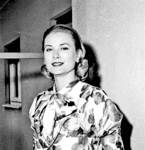 When grace kelly was born in the east falls neighborhood of philadelphia in 1929 to margaret and with a dowry like that, what kind of engagement ring does a movie star princess get? Grace Kelly: Truly One of a Kind — meganmonroes: Grace ...