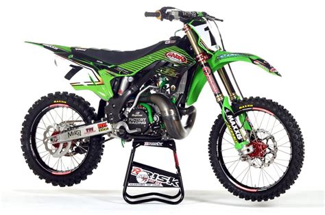 Motocross action checking out zach bell's factory husky fc250 in the pits featuring pro taper handlebars and sprockets, fmf exhaust, raptor footpegs, dt1 air filters, bel ray lubricants and much more. ZACH BELL'S KAWASAKI KX270 TWO-STROKE PROJECT: PREMIX ...